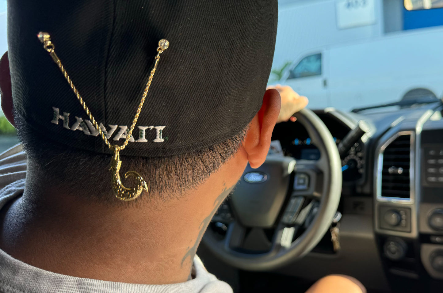Makau with chain